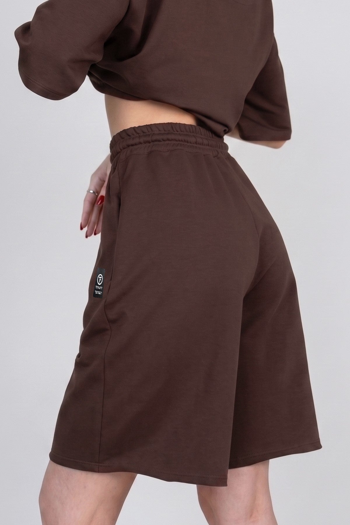 Подовжені шорти бермуди H25-LD97 brown Totalfit вигляд ззаду