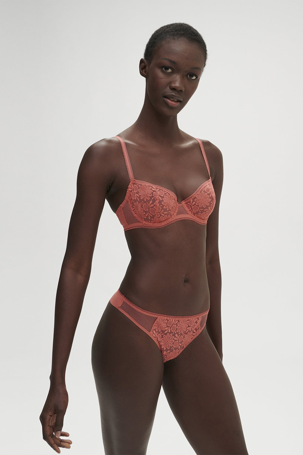 Трусики бразилиана с вышивкой Amazone 1C2710 rose texas FW23