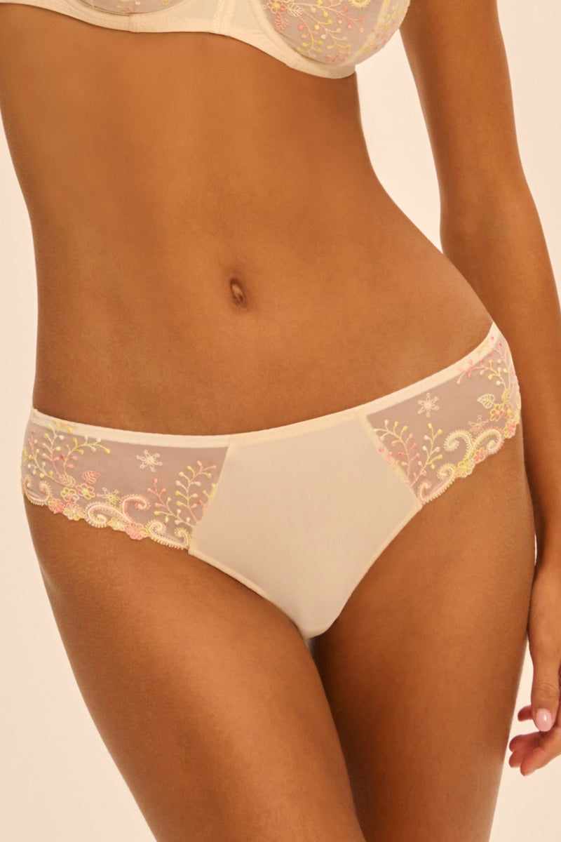 Трусики стринг с вышивкой Delice 12X700 pampa SS25