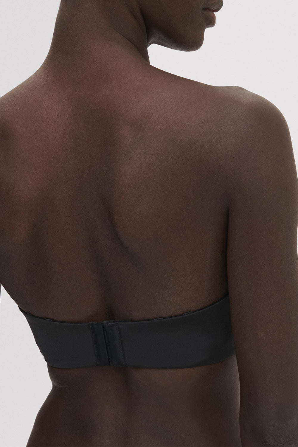 Бесшовный бюстгальтер бандо Essentiel 13V303 black