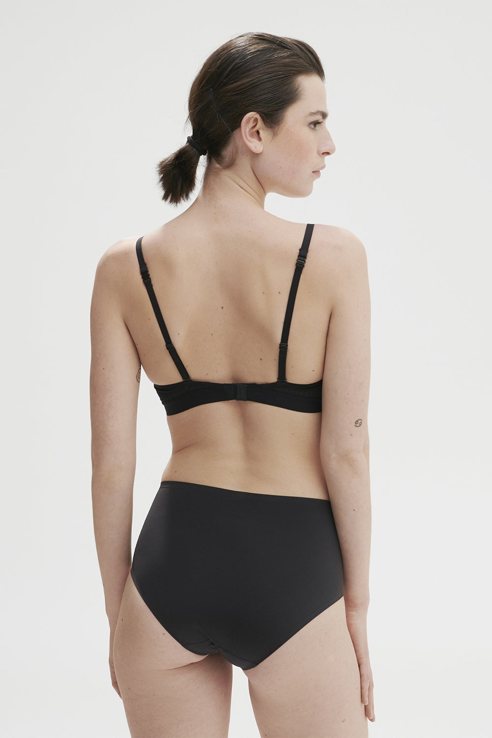 Високі трусики сліпи Essentiel 13V610 black