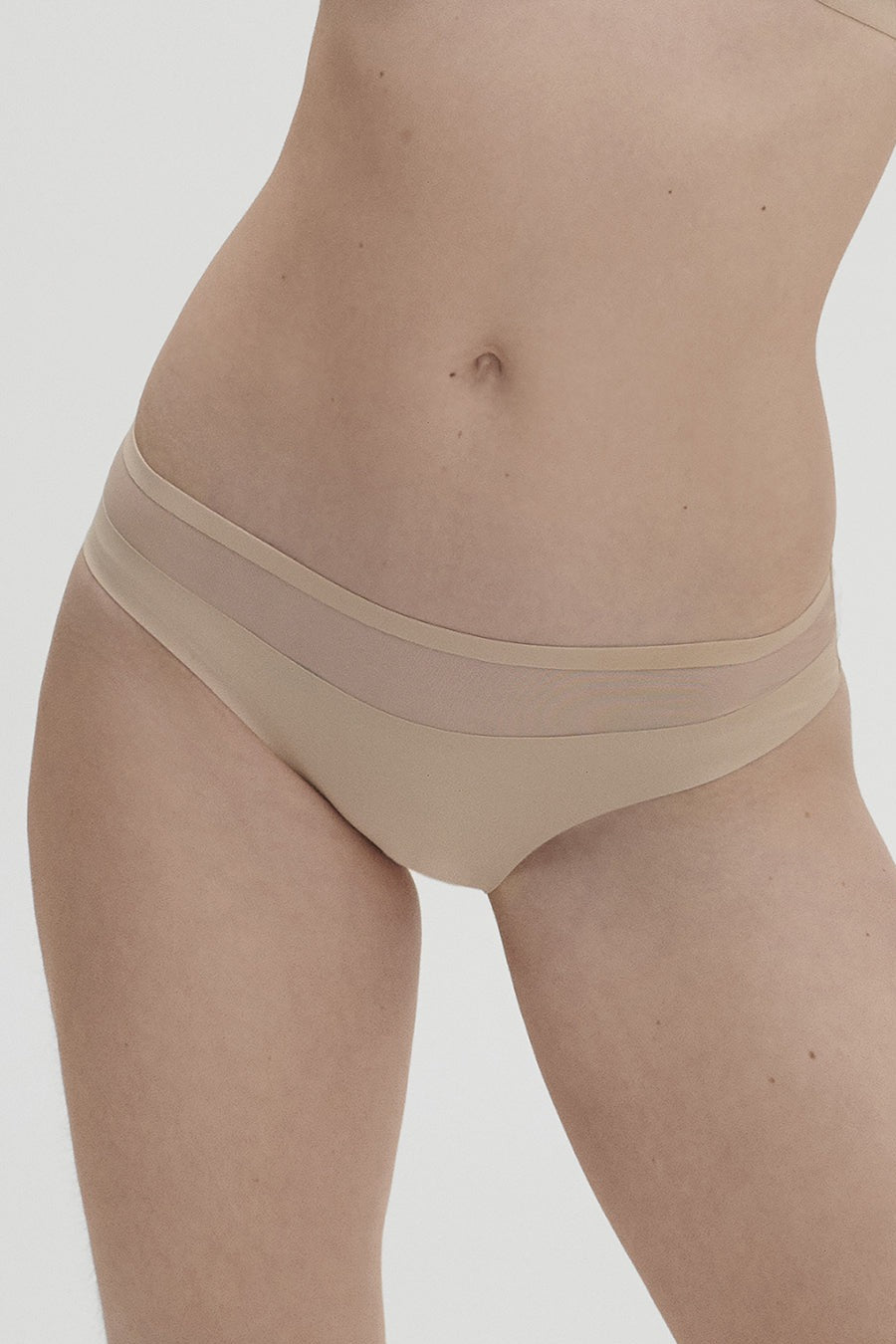 Бесшовные трусики слип Essentiel 13V720 peau rosee