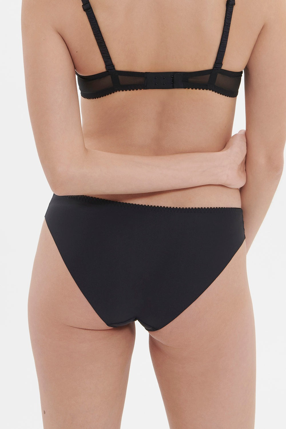 Трусики слип с вышивкой Intrigue 1E2720 black