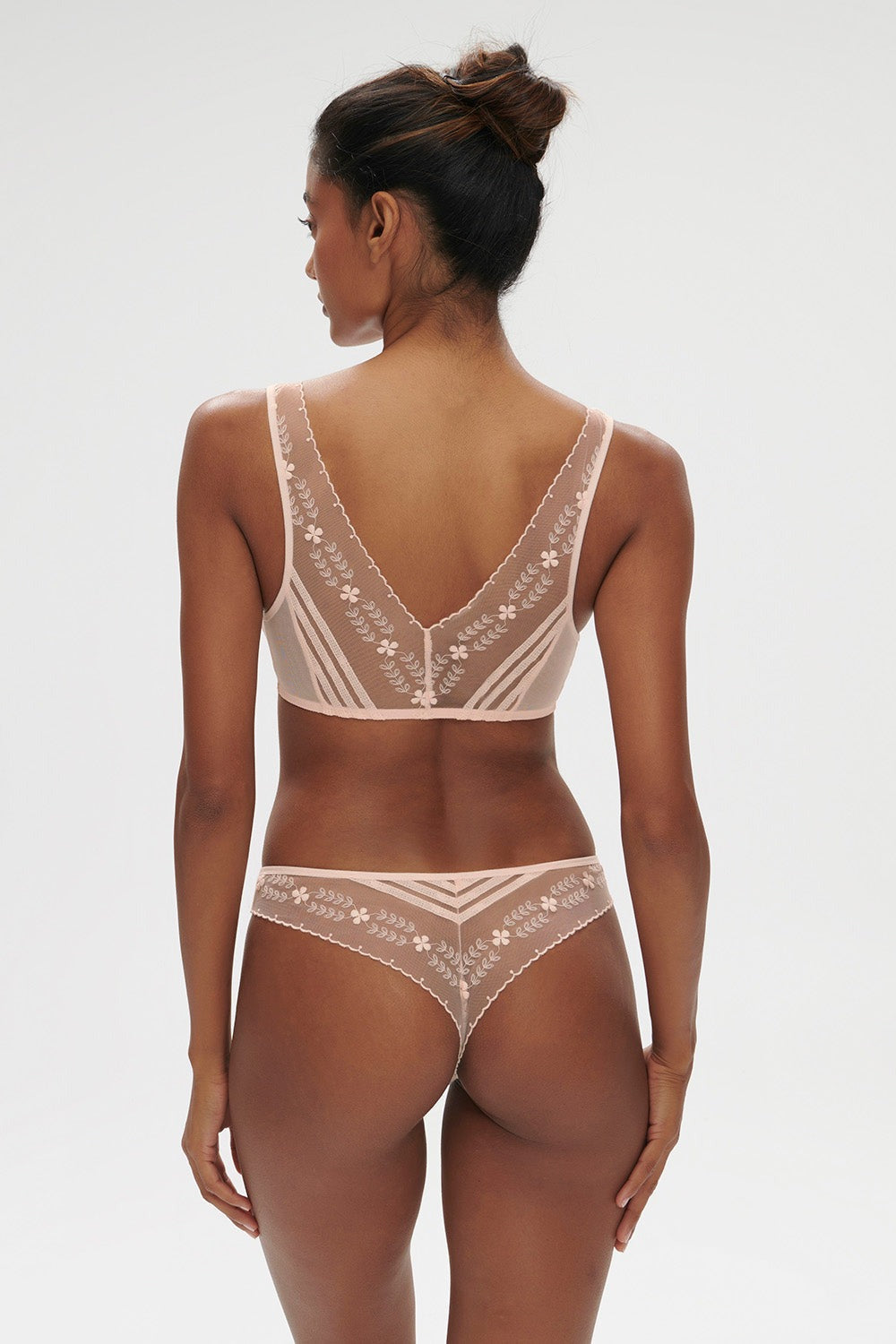 Трусики стринг из микросетки Marthe 16Z710 poudre petale SS24