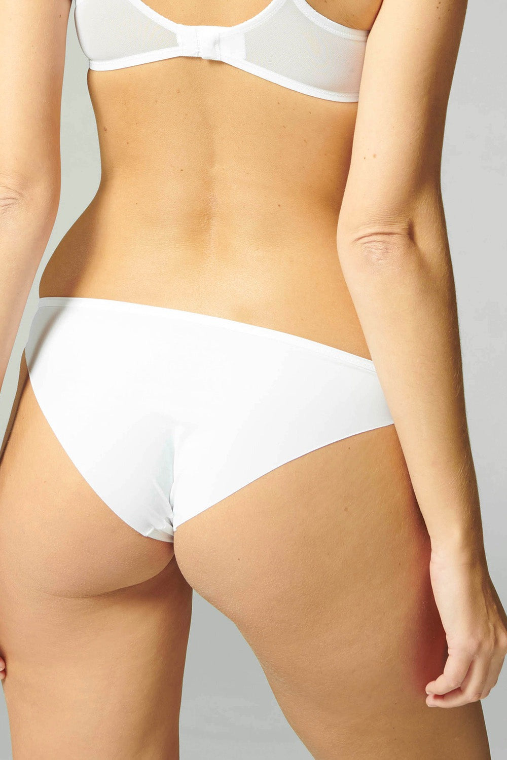 Трусики бразилиана с вышивкой Reflet 13Z720 white