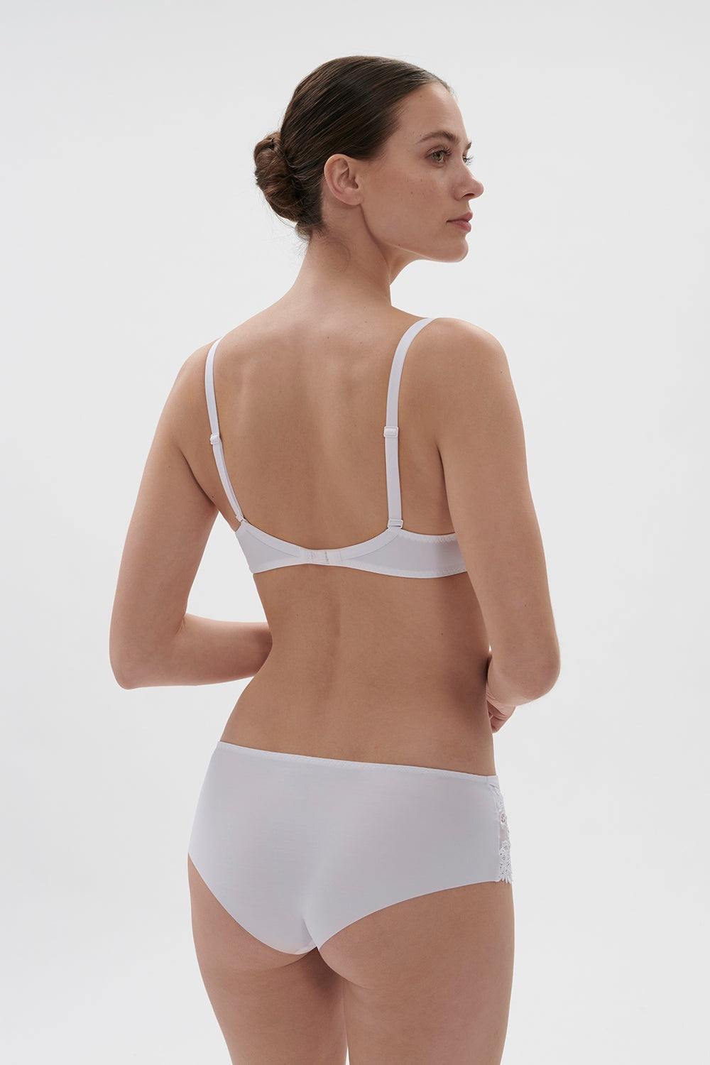 Мягкий бюстгальтер на косточках Saga 15C319 white