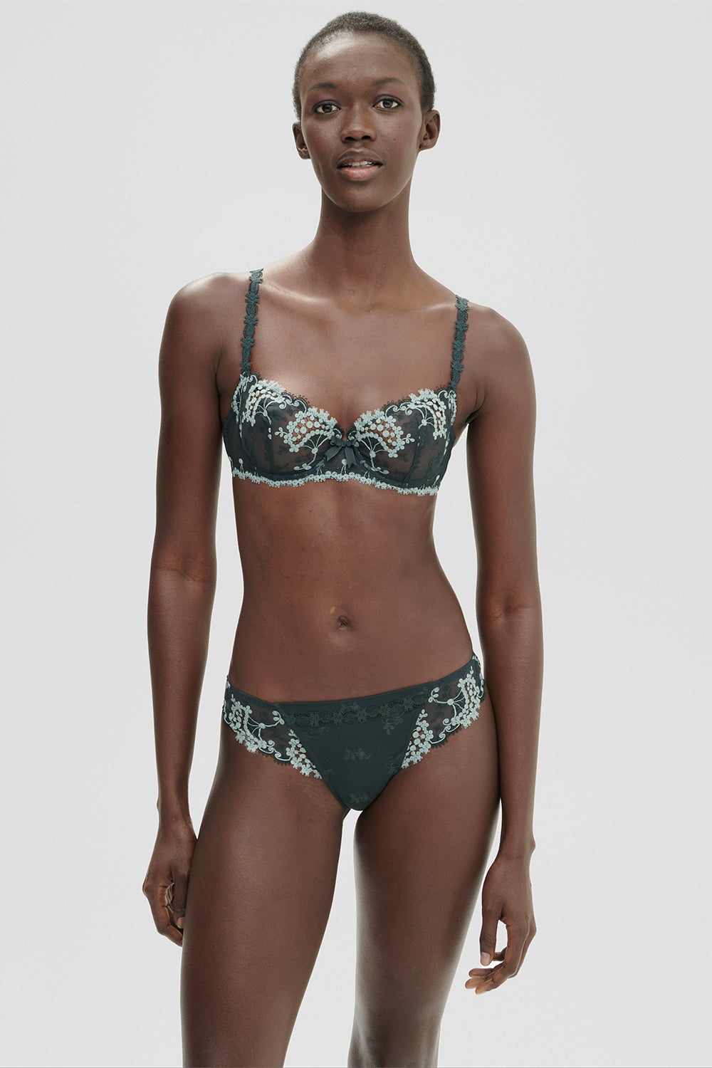 Трусики стринг из микросетки Wish 12B710 vert kosai FW23