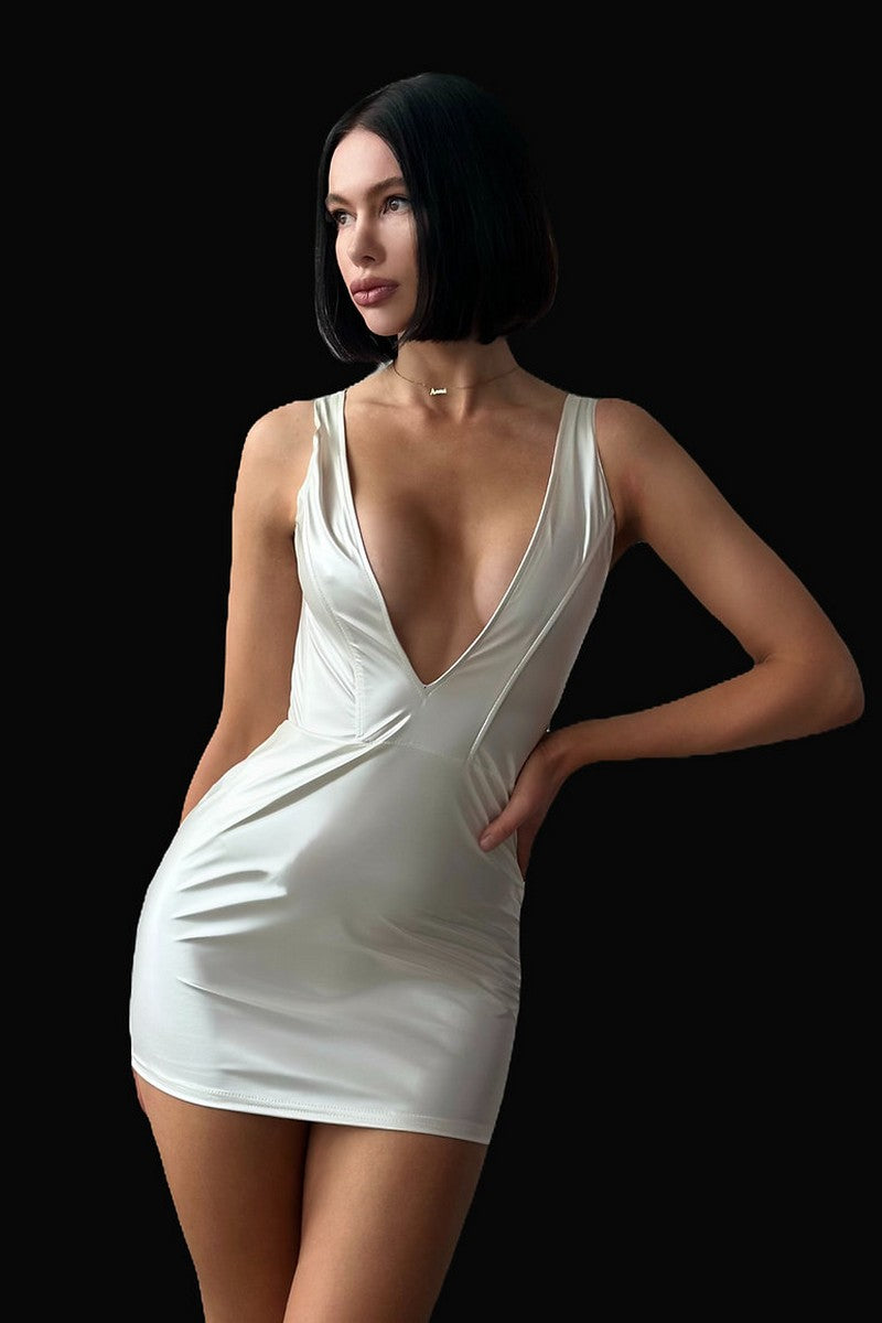 Платье с глубоким декольте 7141 white