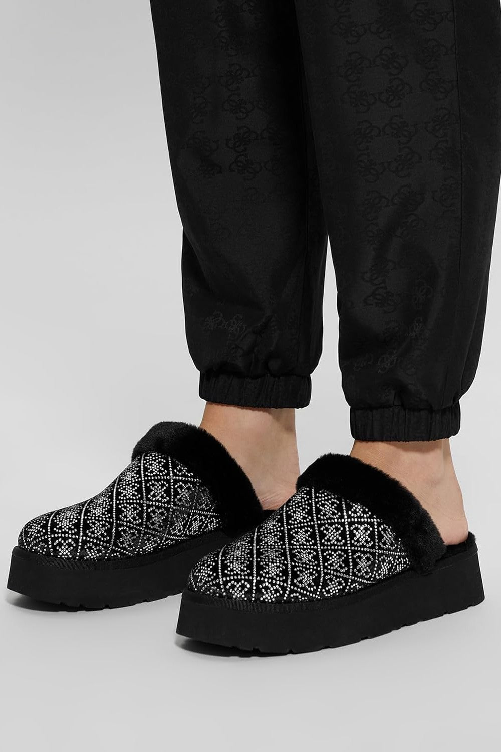 Тапочки зі стразами 554988437 black