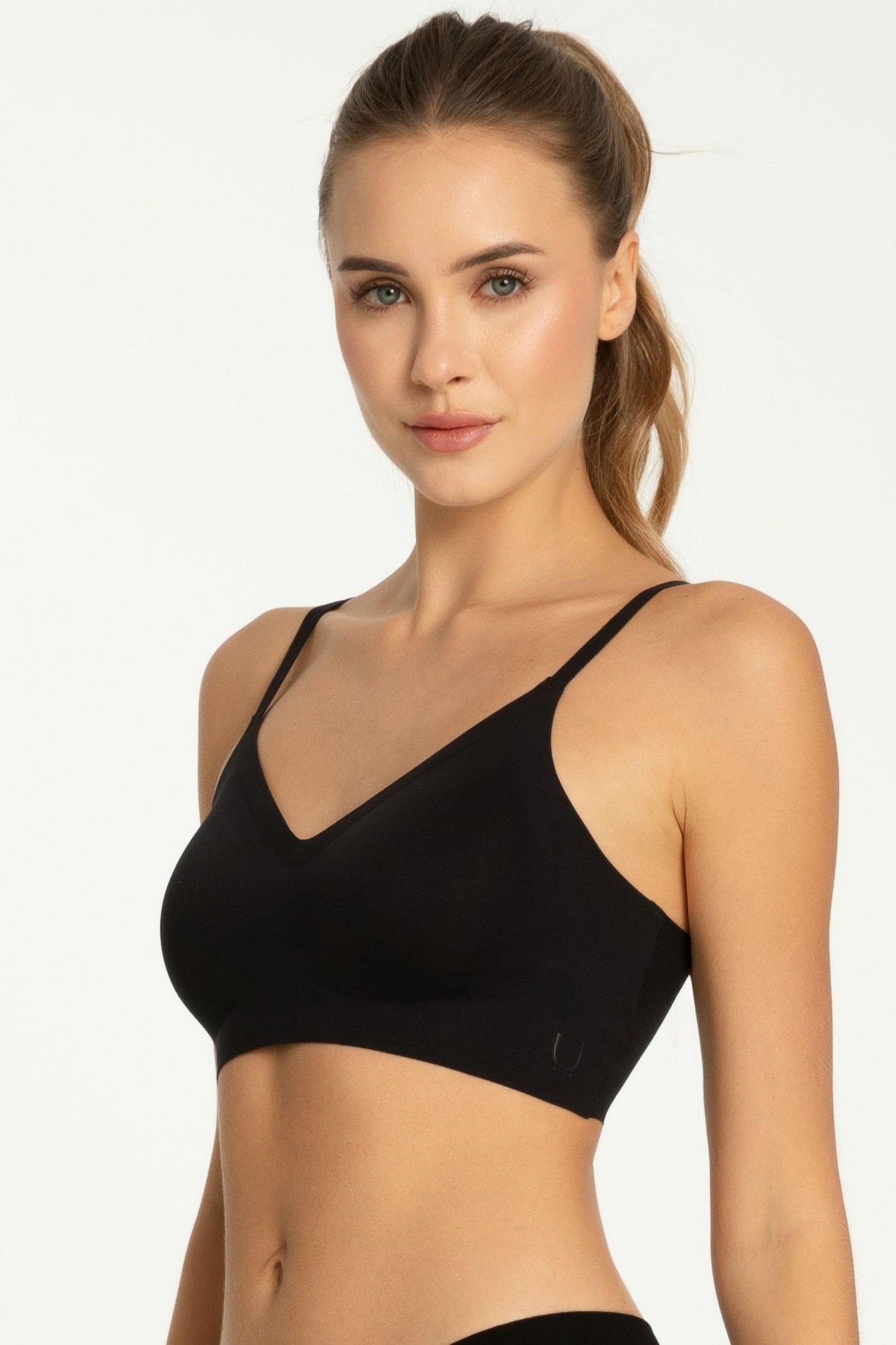 Бесшовный бюстгальтер Simple bra top black