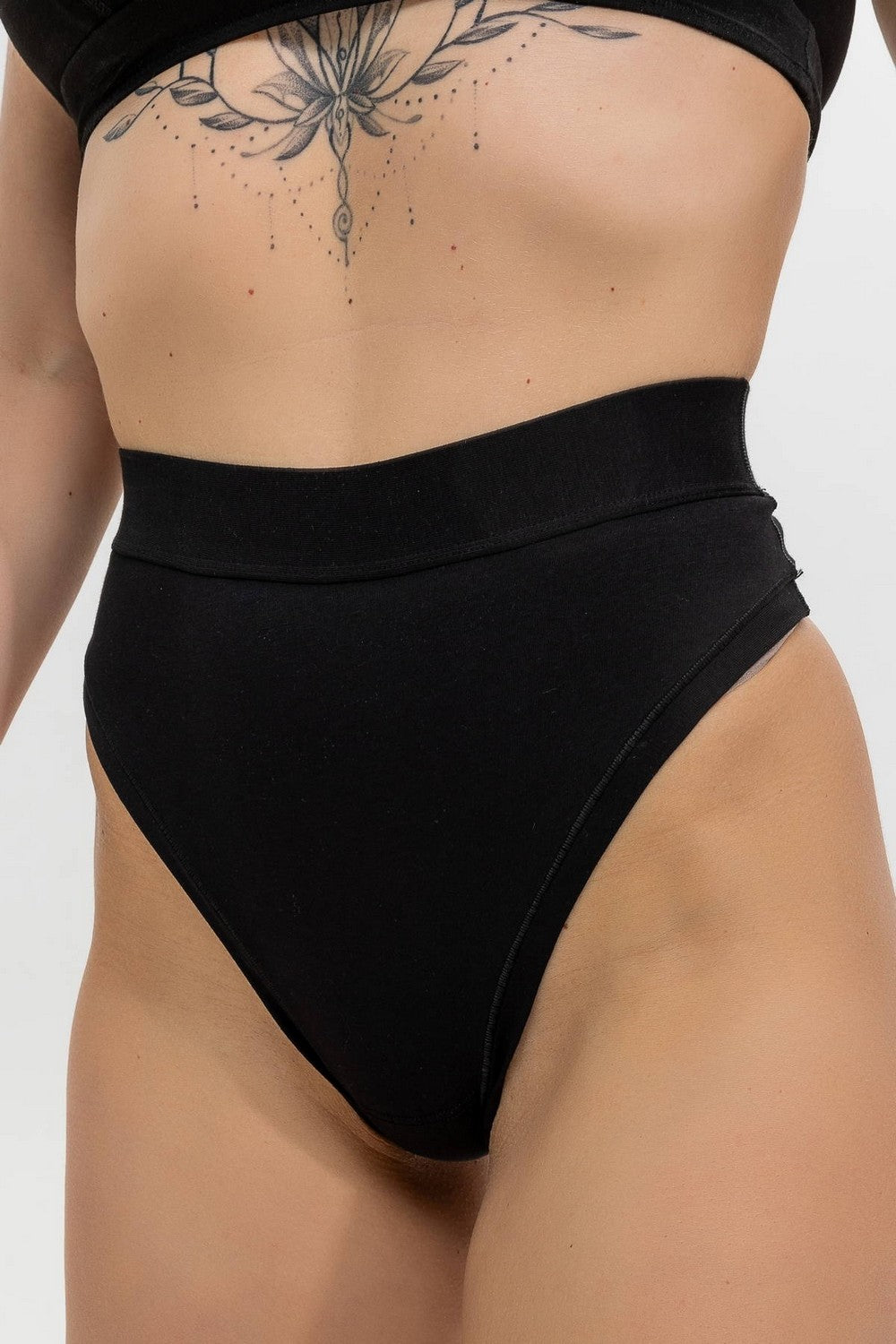 Хлопковые трусики стринг Basic Touch TR11-KHL10