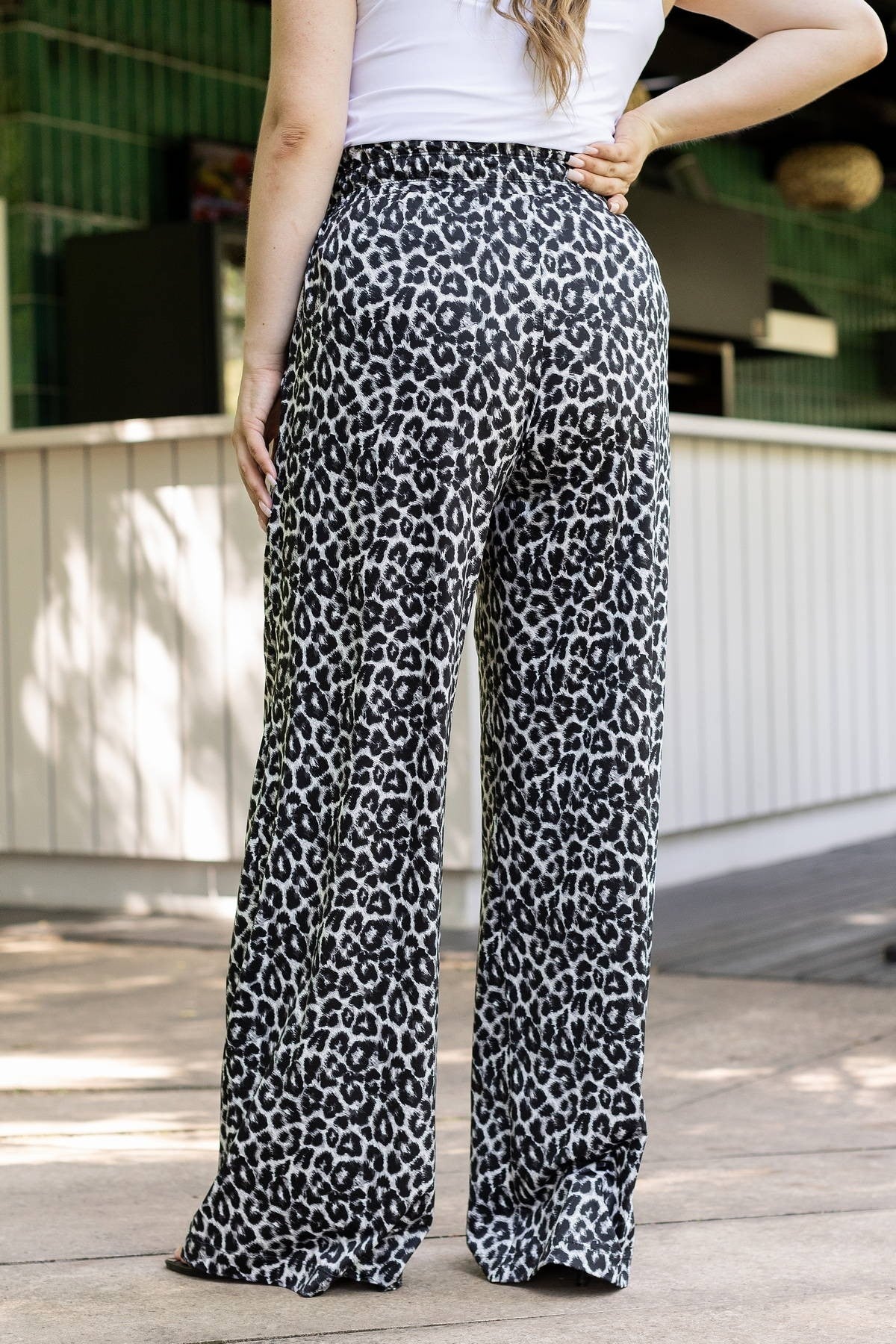 Брюки с анималистичным принтом E13-P151