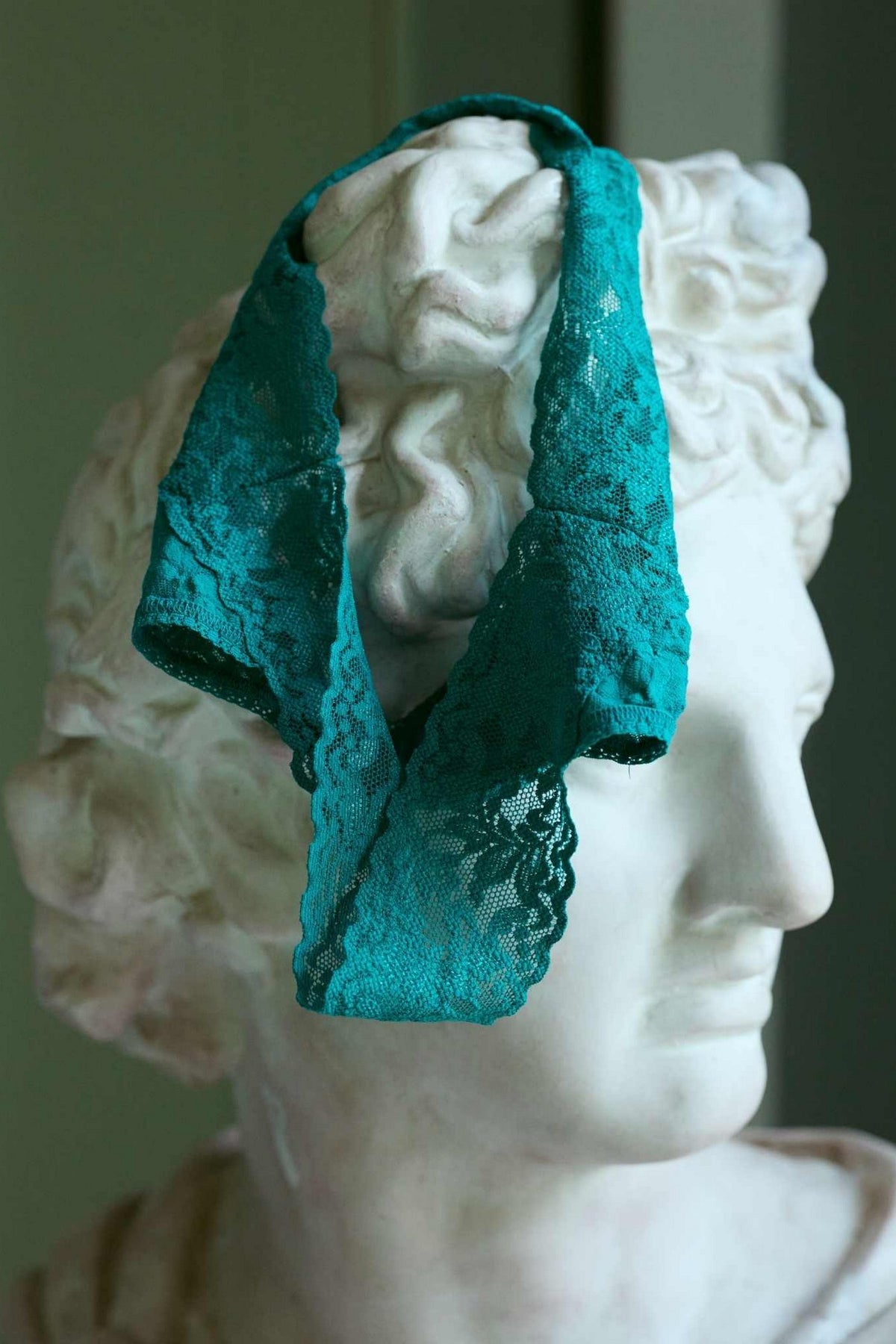 Мереживні трусики стрінги 4811 Signature Lace dark teal Hanky Panky