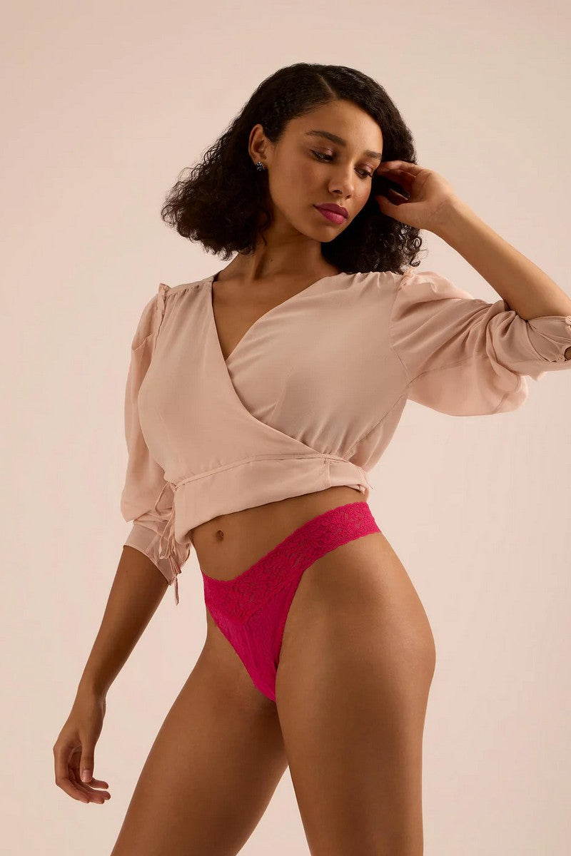 Мереживні трусики стрінги 4811 Signature Lace sealed with a kiss