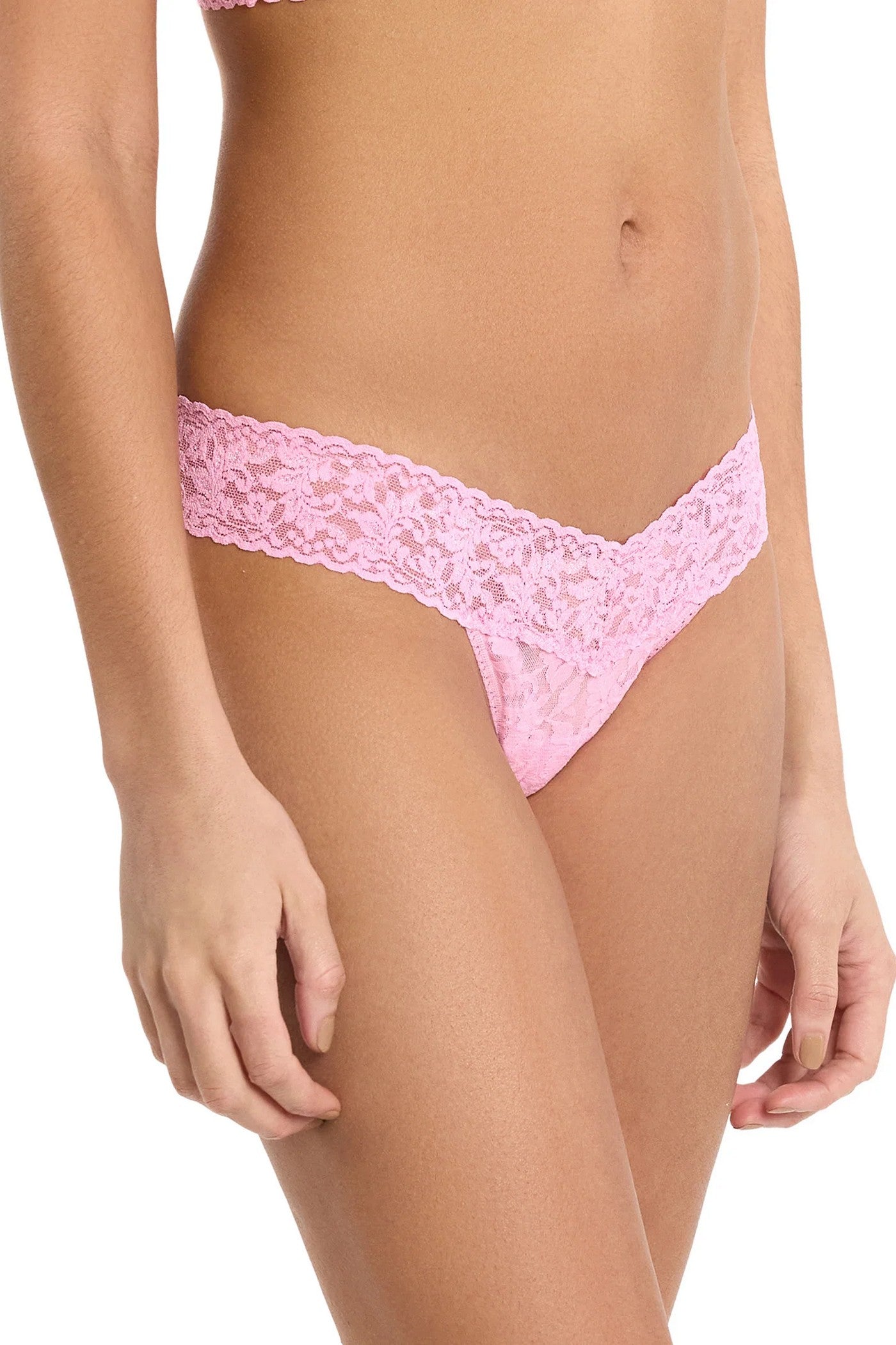 Кружевные трусики стринг 4911P Signature Lace strawberry lemonade