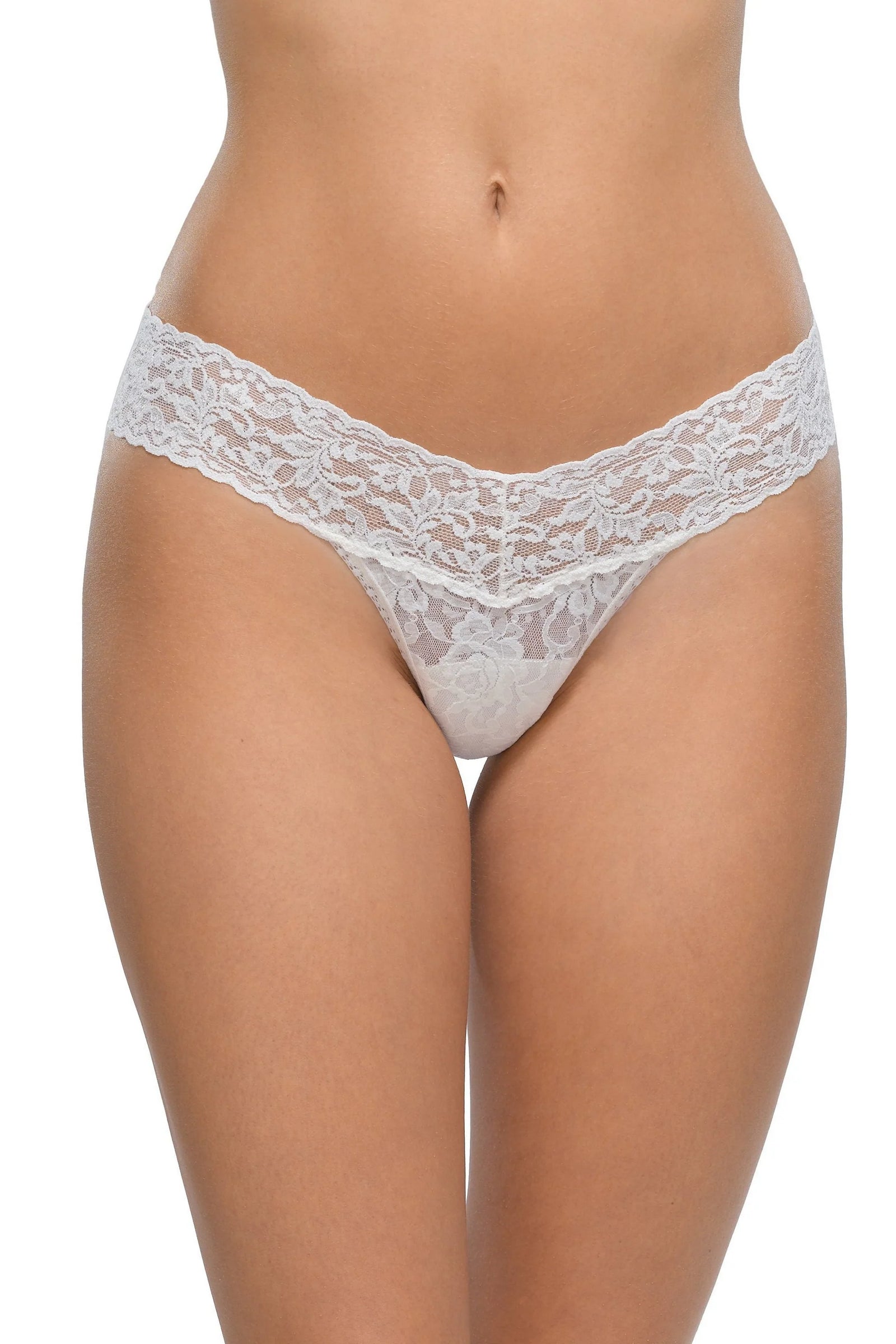 Трусики стринг 4911XS Signature Lace white