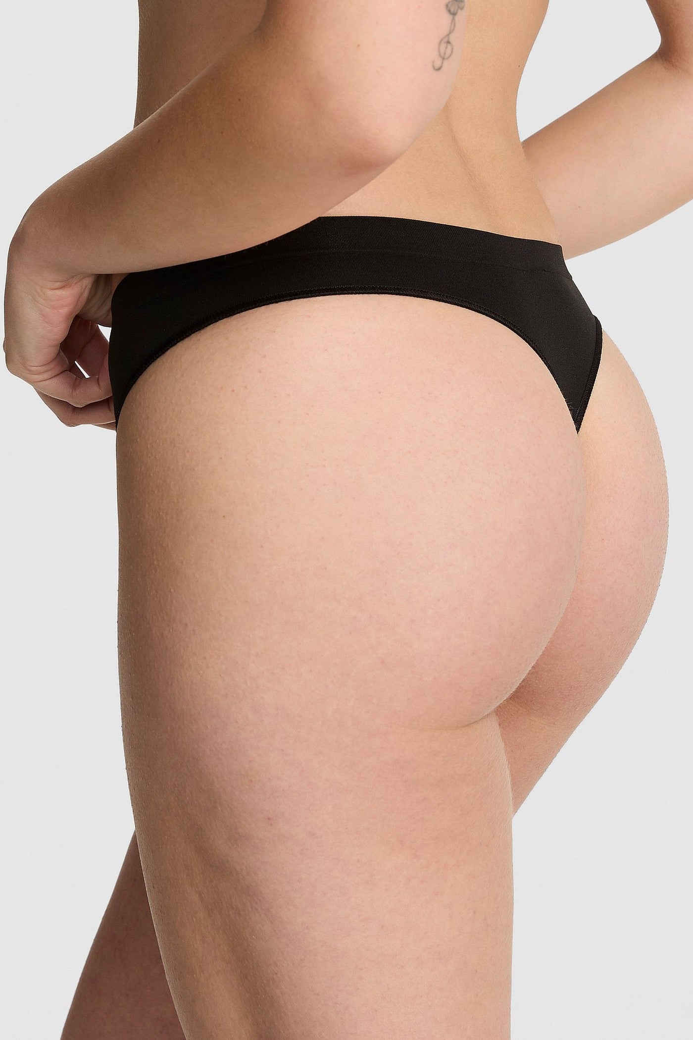 Трусики стрінги з логотипом 404192234 Black Victoria`s Secret
