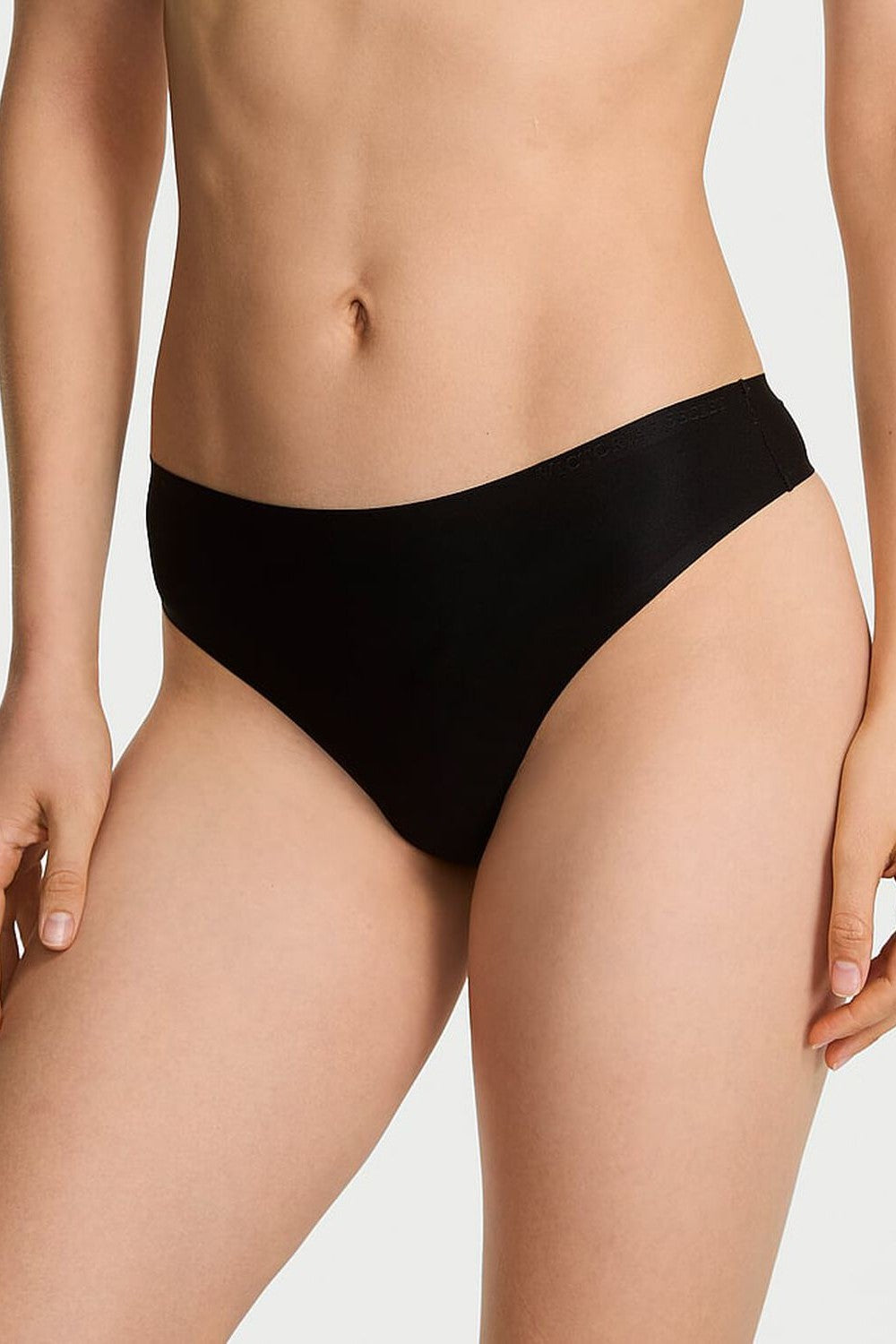 Гладкі трусики стрінги 536482067 black Victoria`s Secret