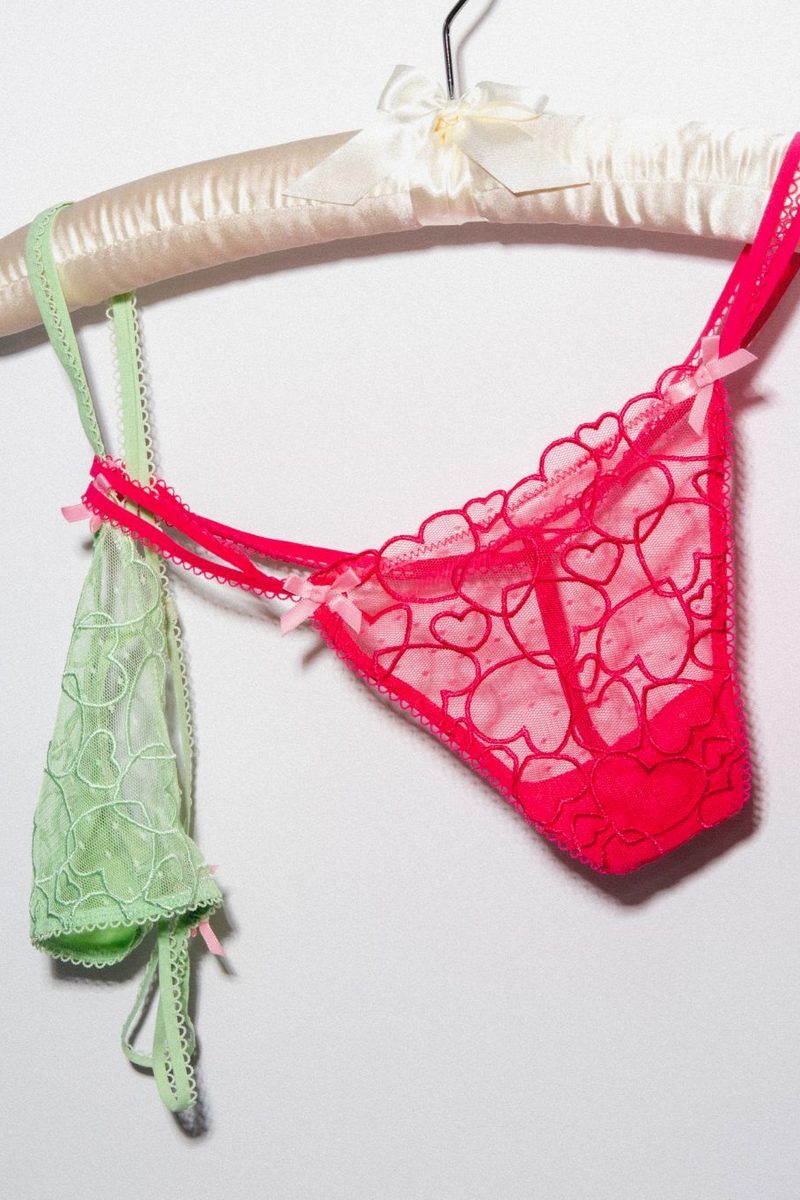 Трусики стринг с вышивкой 620614705 pink