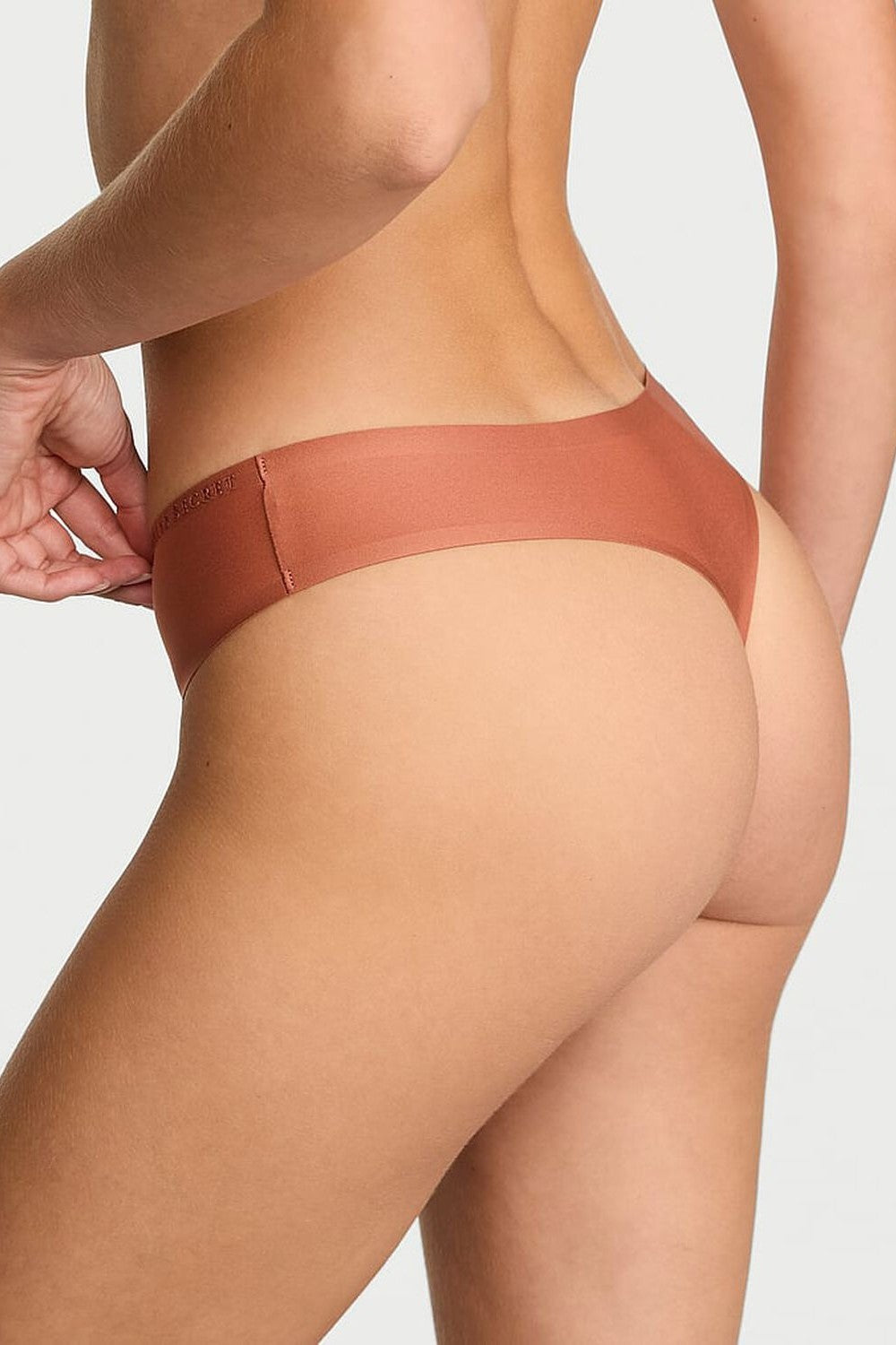 Гладкі трусики стрінги 636127750 brown Victoria`s Secret вигляд ззаду