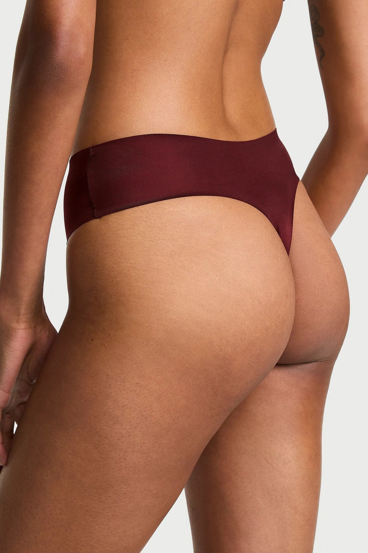 Безшовні трусики стрінги 80149322 brown Victoria`s Secret