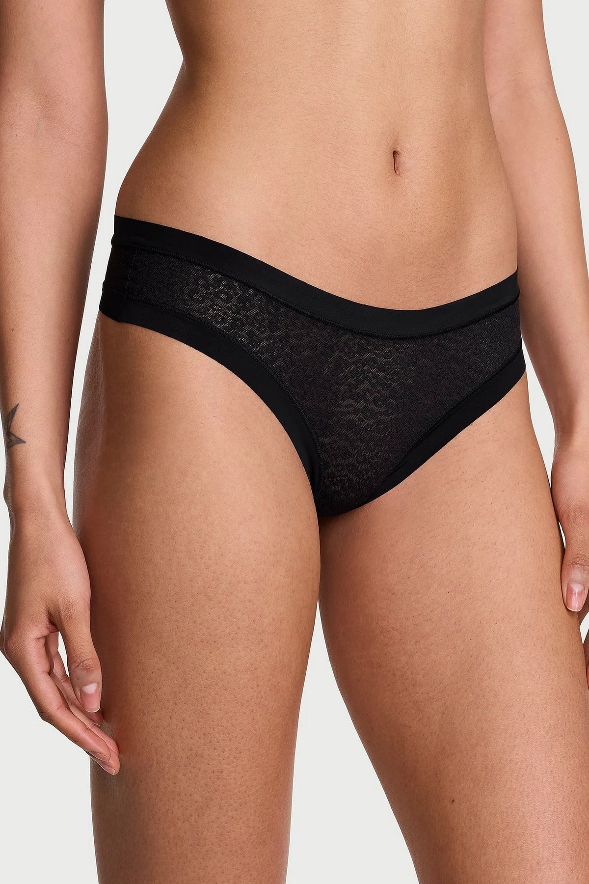 Безшовні трусики стрінги 866351437 Black Victoria`s Secret