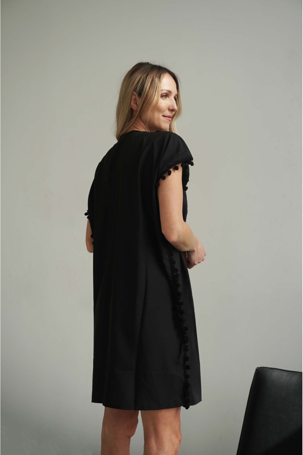 Пляжне пончо 2718-CM black Dolores Cortes