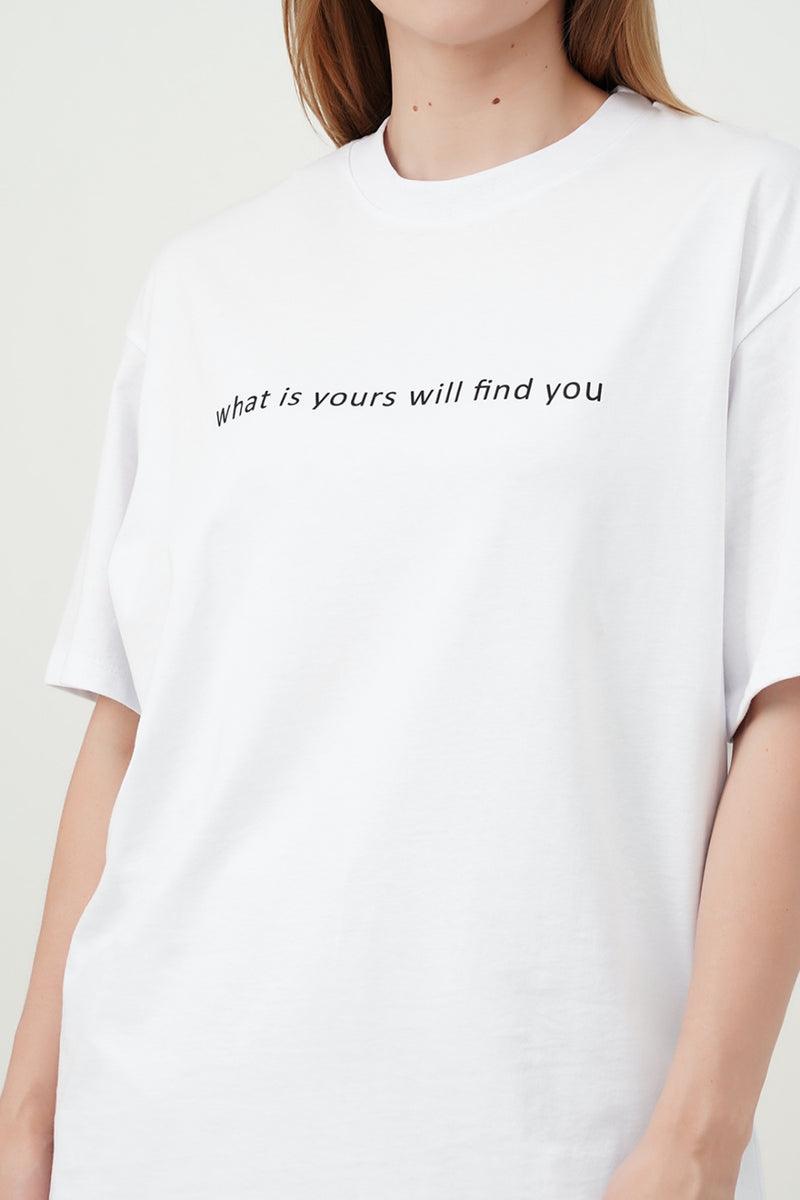 Унисекс футболка с надписью "What is yours will find you" white