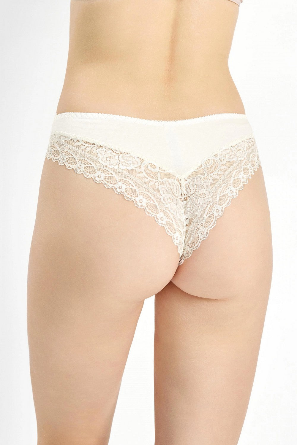 Трусики бразилиана с кружевом 2018-24 champagne