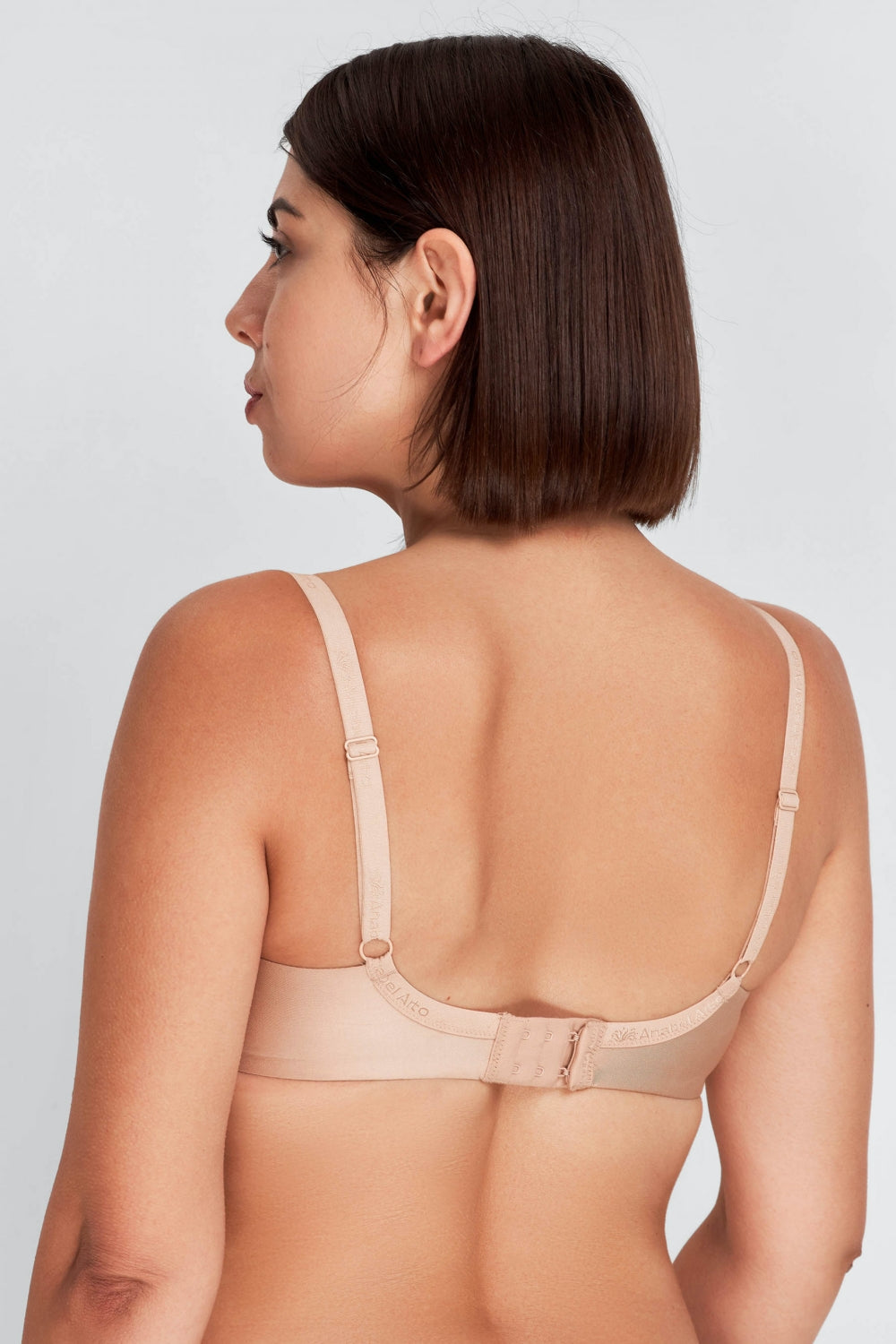 Гладкий бюстгальтер на косточках 7005-017 beige
