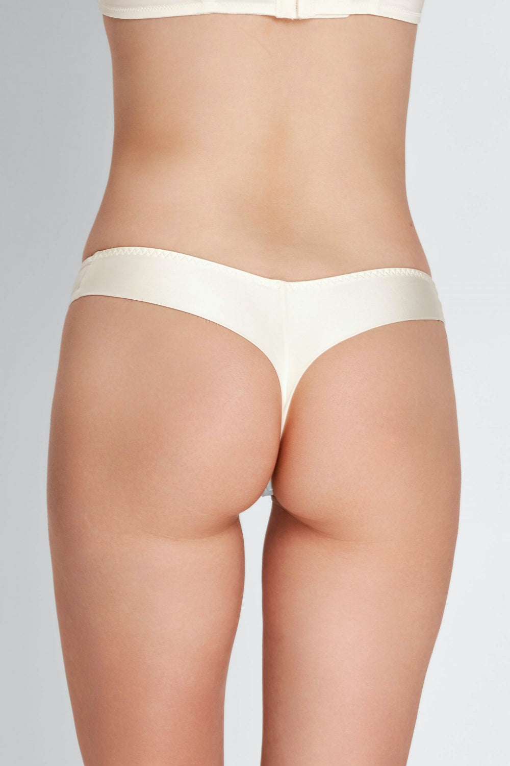 Трусики стринг из микрофибры 7005-12 champagne