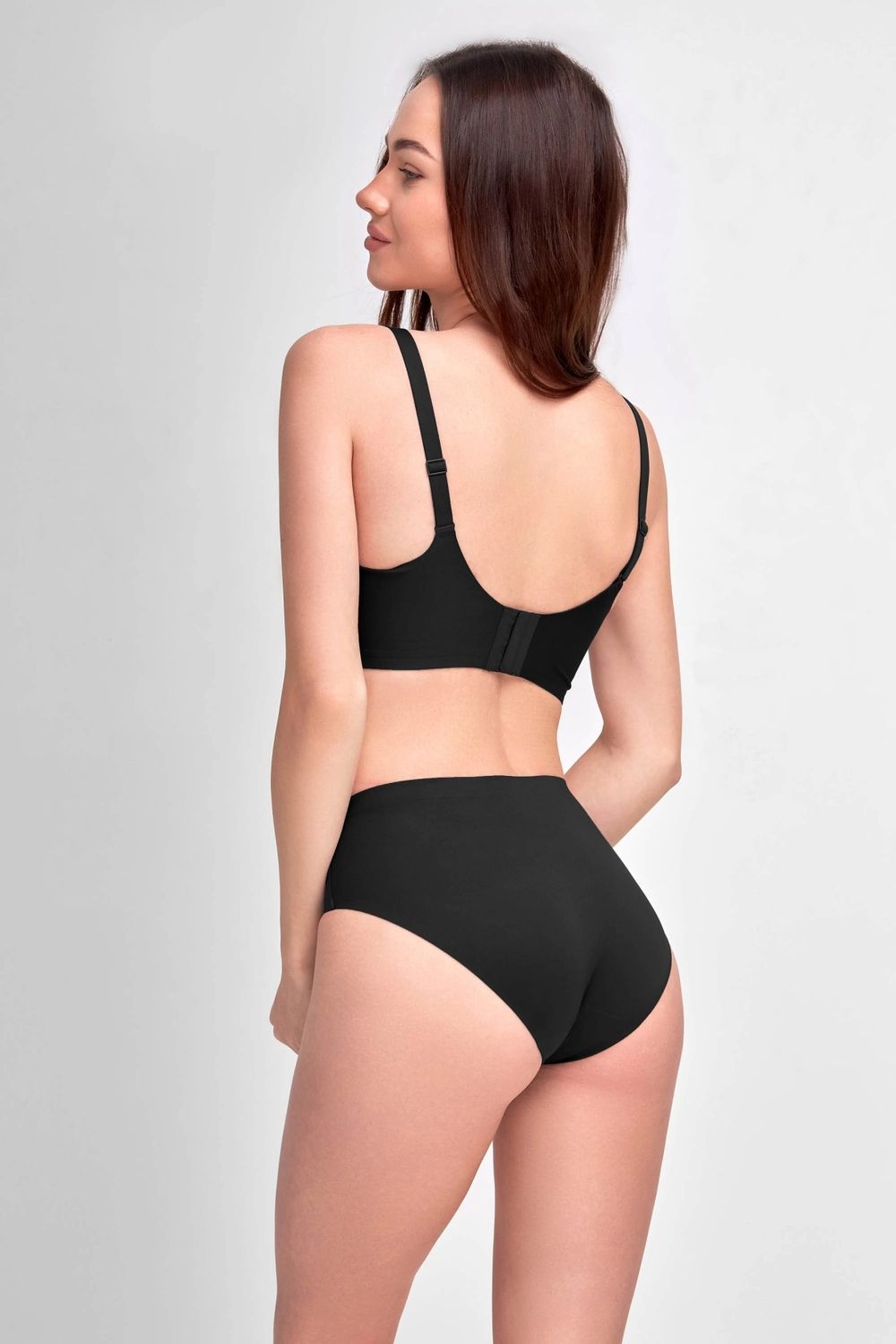 Бесшовный бра-топ из микрофибры 7075-075 black