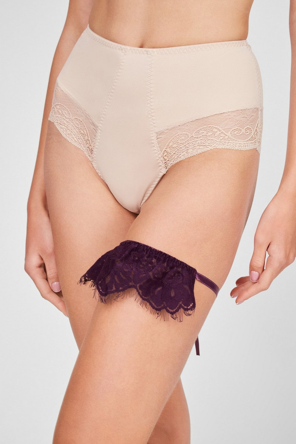 Кружевная подвязка на ногу 8122-61 gray/violet