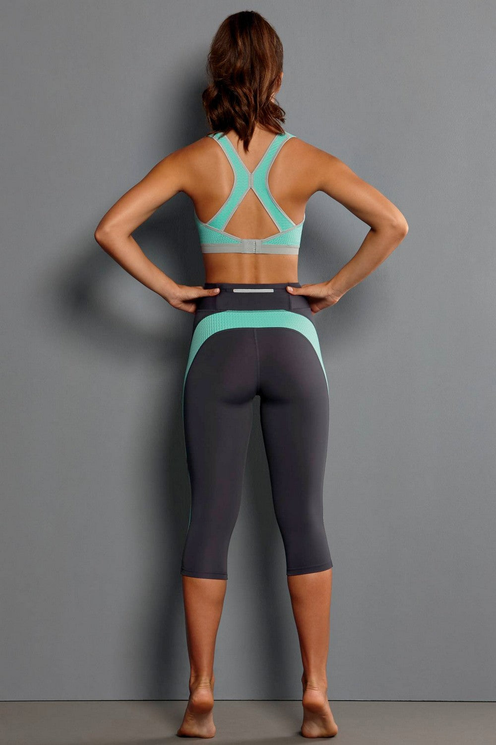 Спортивные укороченные леггинсы 1685