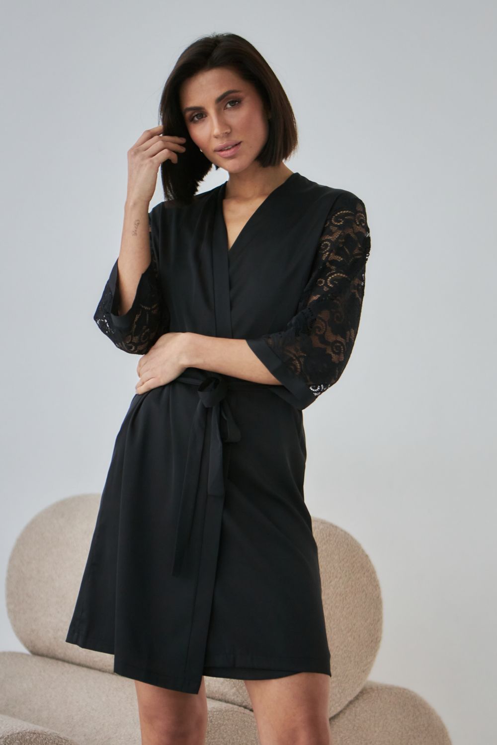 Шелковый халат с кружевными рукавами 0337 black
