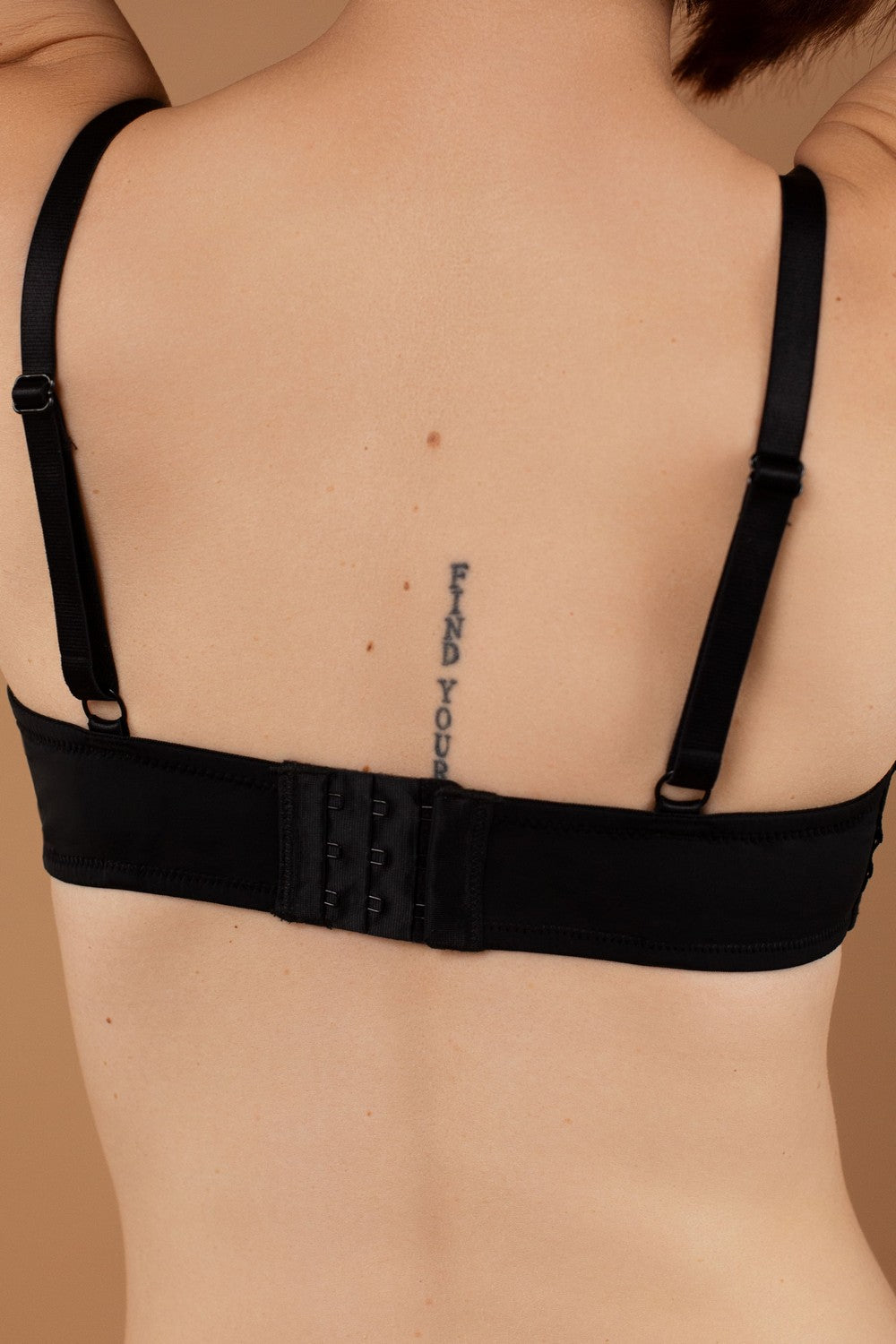 Мягкий бюстгальтер из кружева SLZ25901005 black