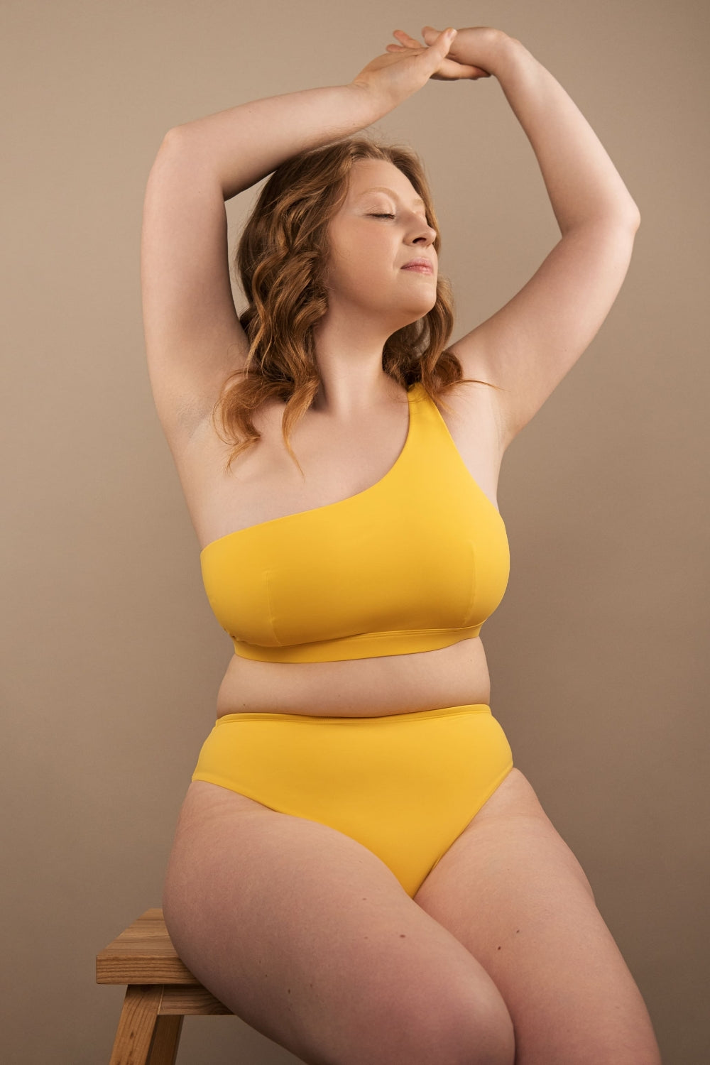 Купальный бюстгальтер на одно плече SO226588 yellow