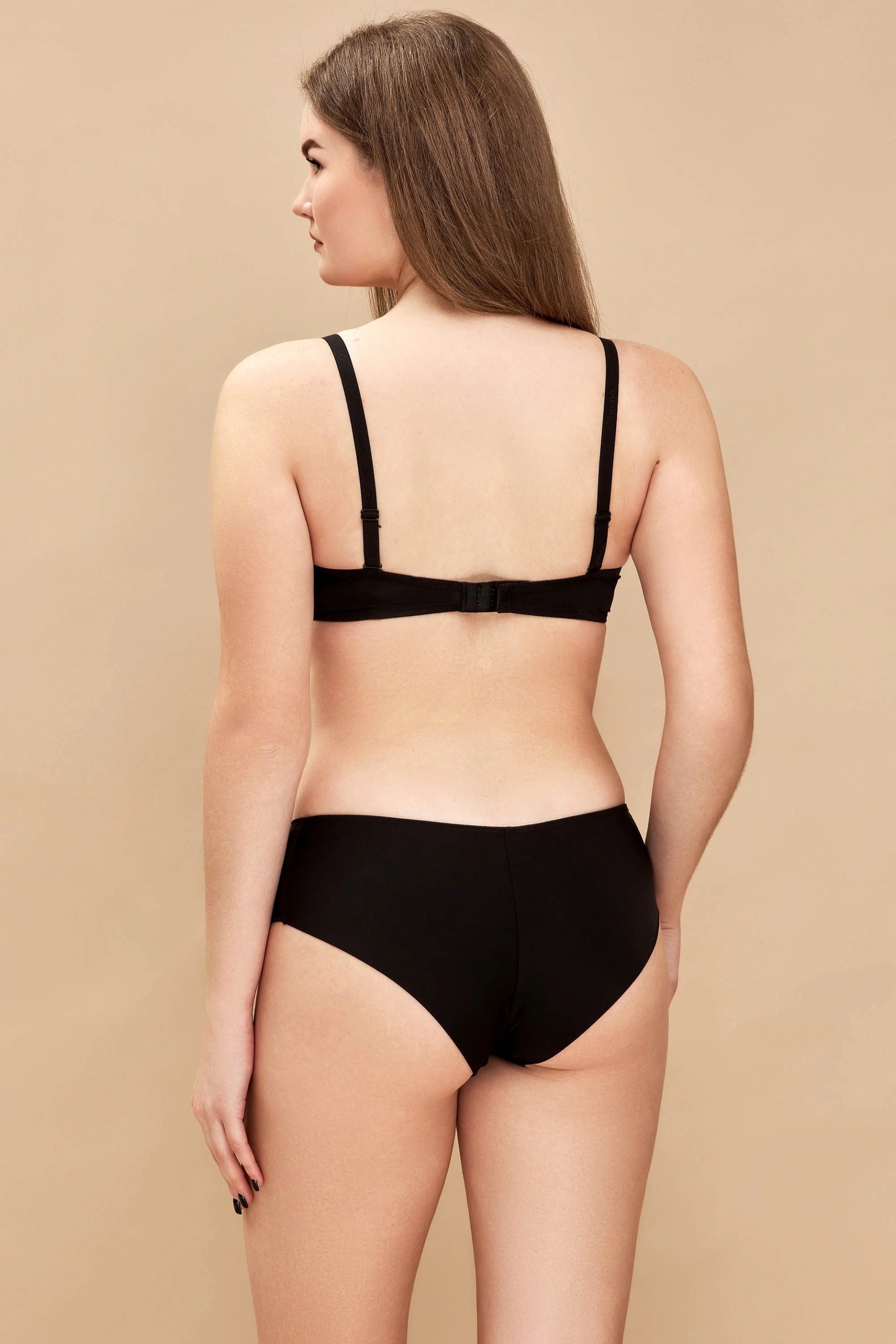 Гладкий бюстгальтер 800-011 black