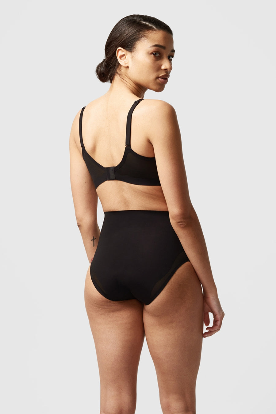 Бюстгальтер с плотными чашками 10M7 Pure light black