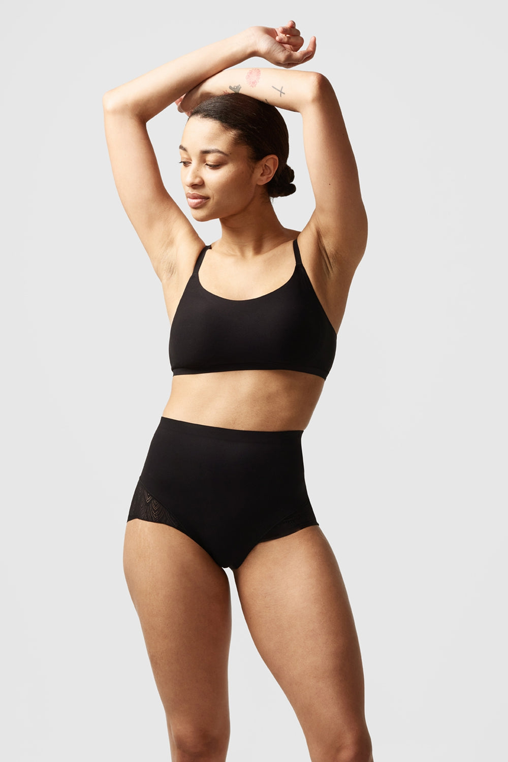 Высокие корректирующие трусики 14K7 Sexy Shape black