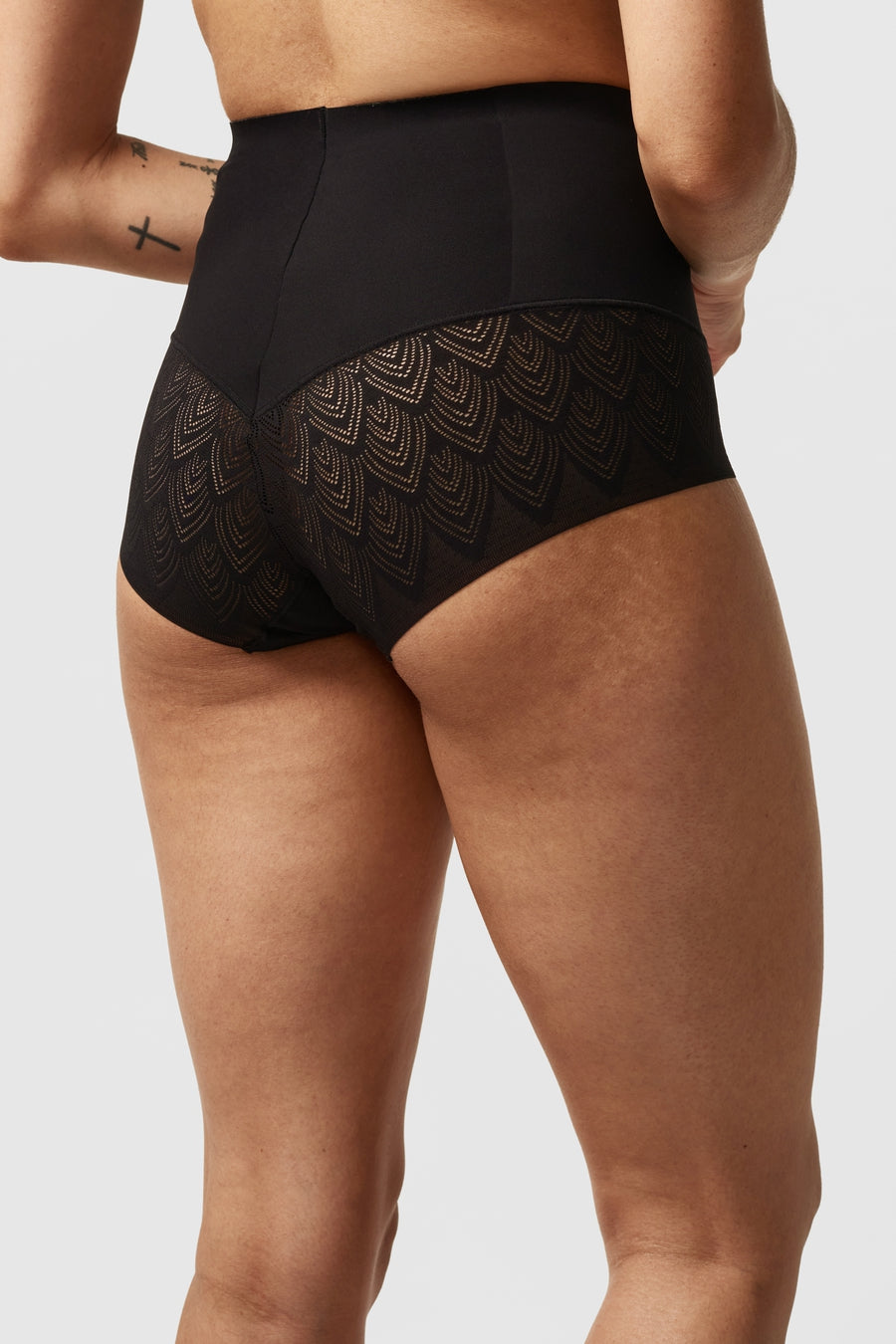 Высокие корректирующие трусики 14K7 Sexy Shape black