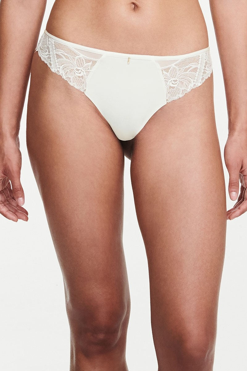 Трусики стринг с кружевом 17Q9 Orangerie Dream milk