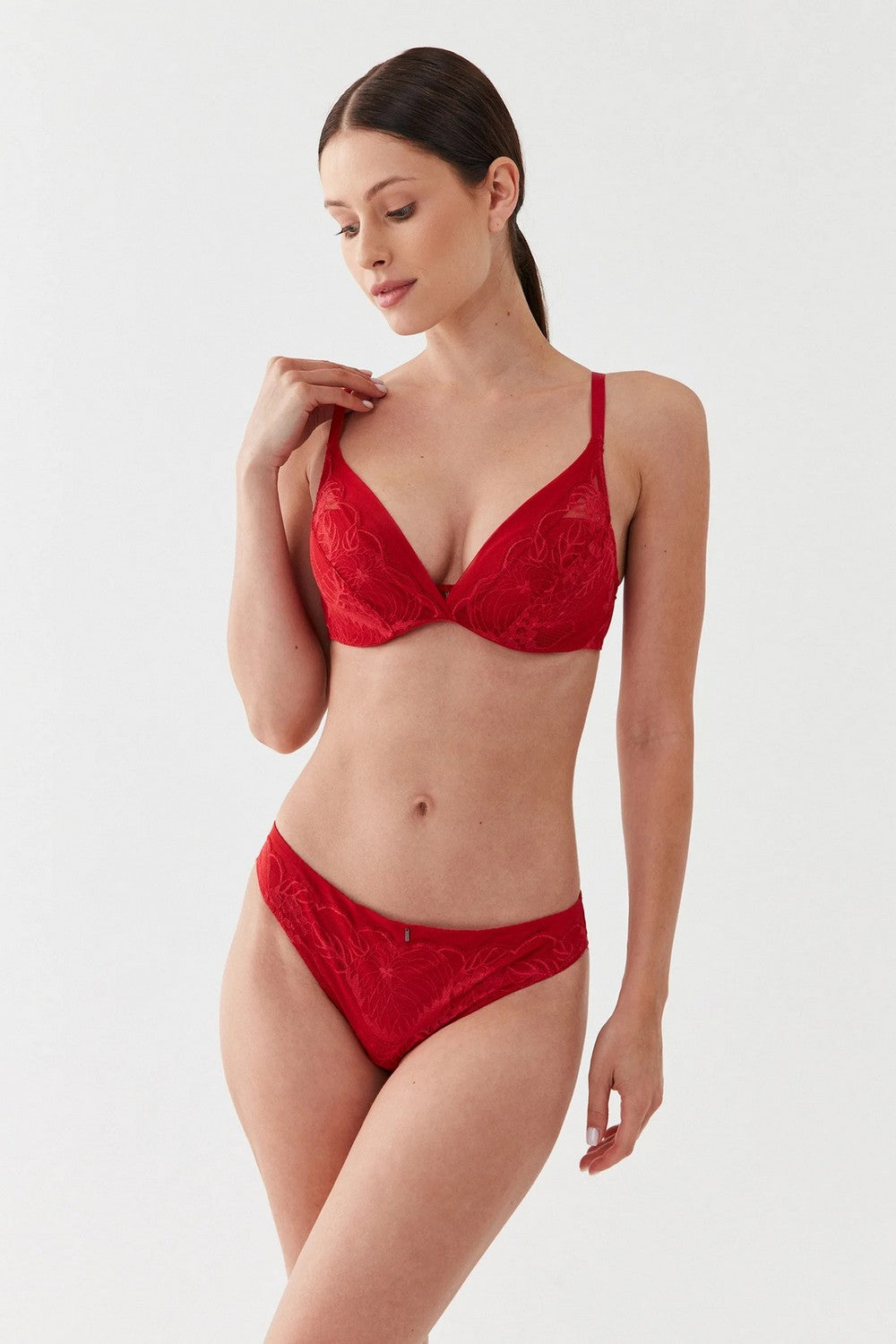Трусики бразилиана с кружевом 12N9 scarlet