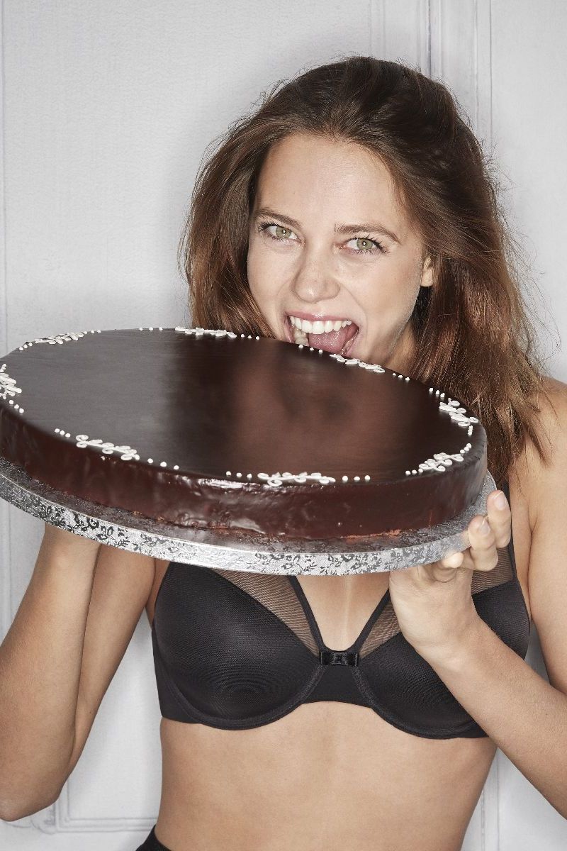 Плотный бюстгальтер с микросеткой D09A0 Genrous