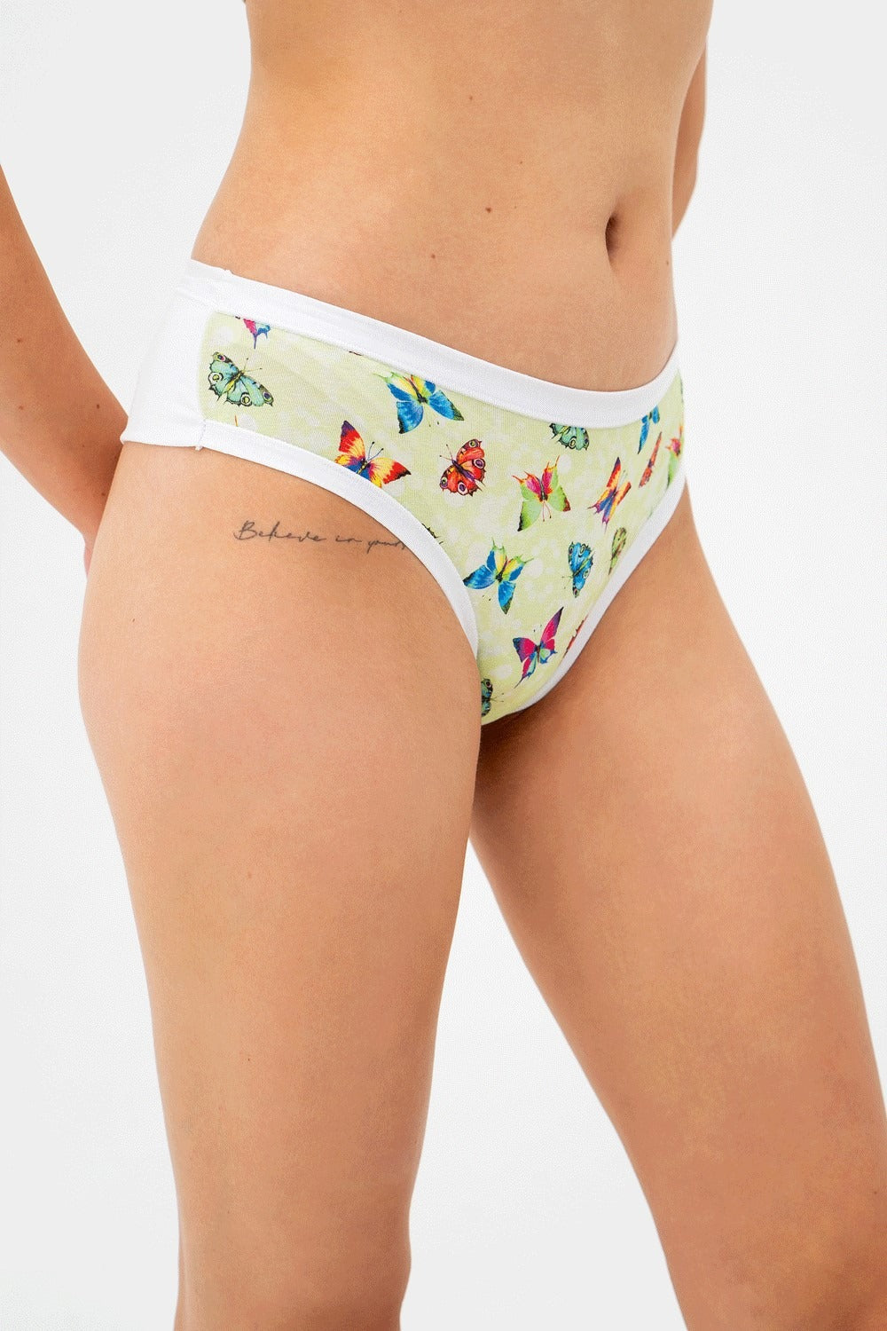 Трусики бразилиана с принтом 6052d white