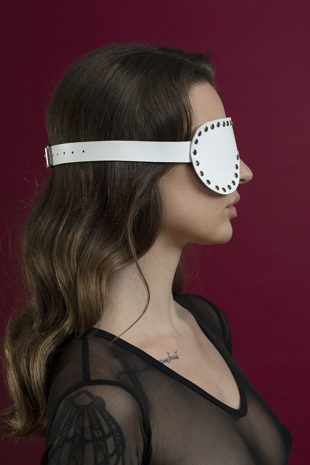 Кожаная маска с заклепками Blindfold Mask white