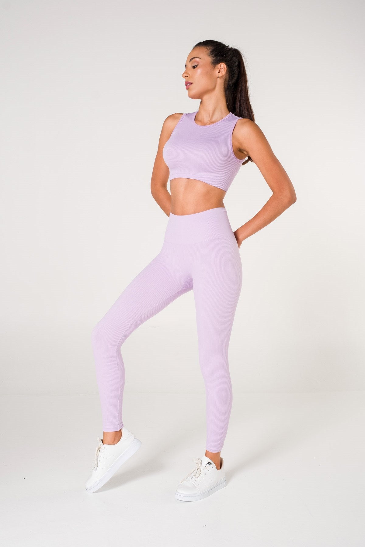 Бесшовные спортивные леггинсы в рубчик 1550 lila