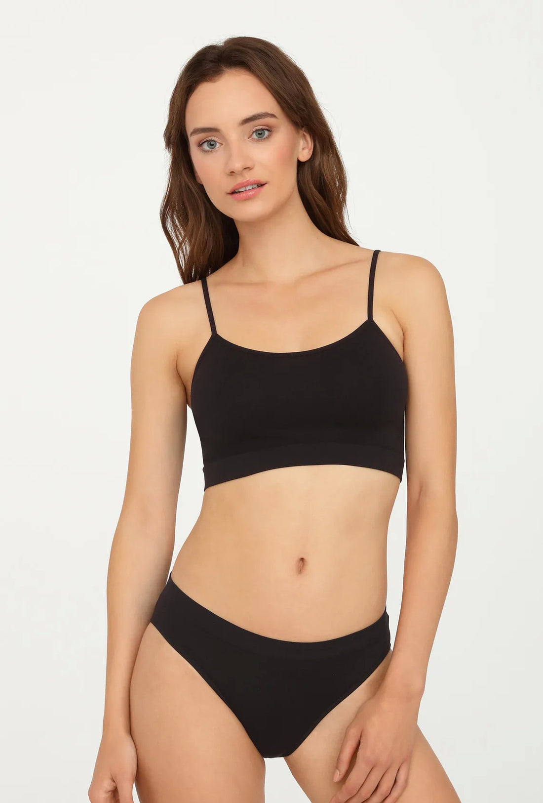 Бесшовный топ на тонких бретелях Top