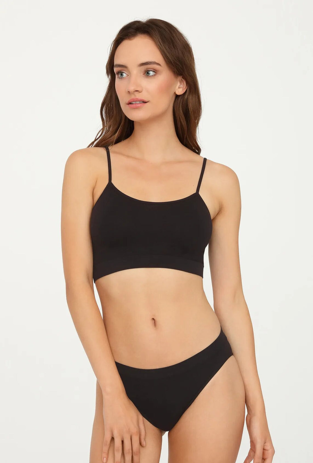 Бесшовный топ на тонких бретелях Top