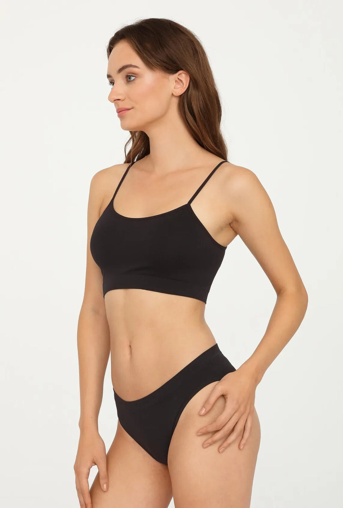 Бесшовный топ на тонких бретелях Top